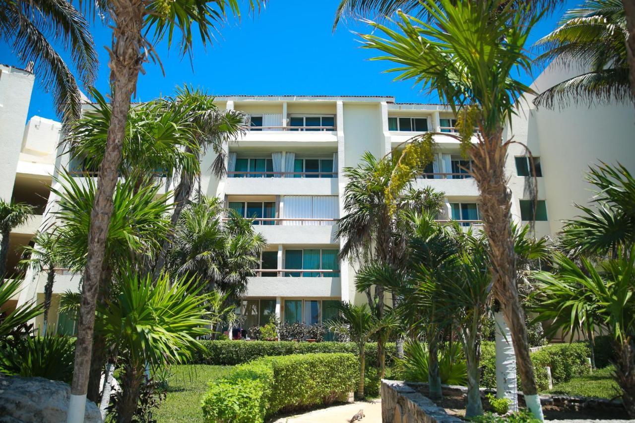 Solymar Beach Condos Канкун Екстериор снимка