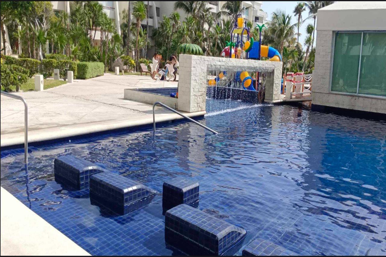 Solymar Beach Condos Канкун Екстериор снимка