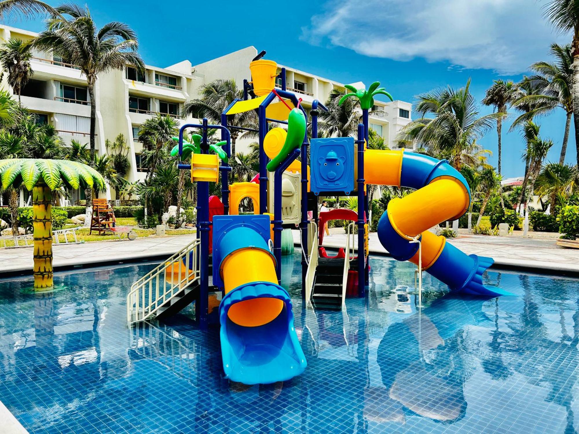 Solymar Beach Condos Канкун Екстериор снимка