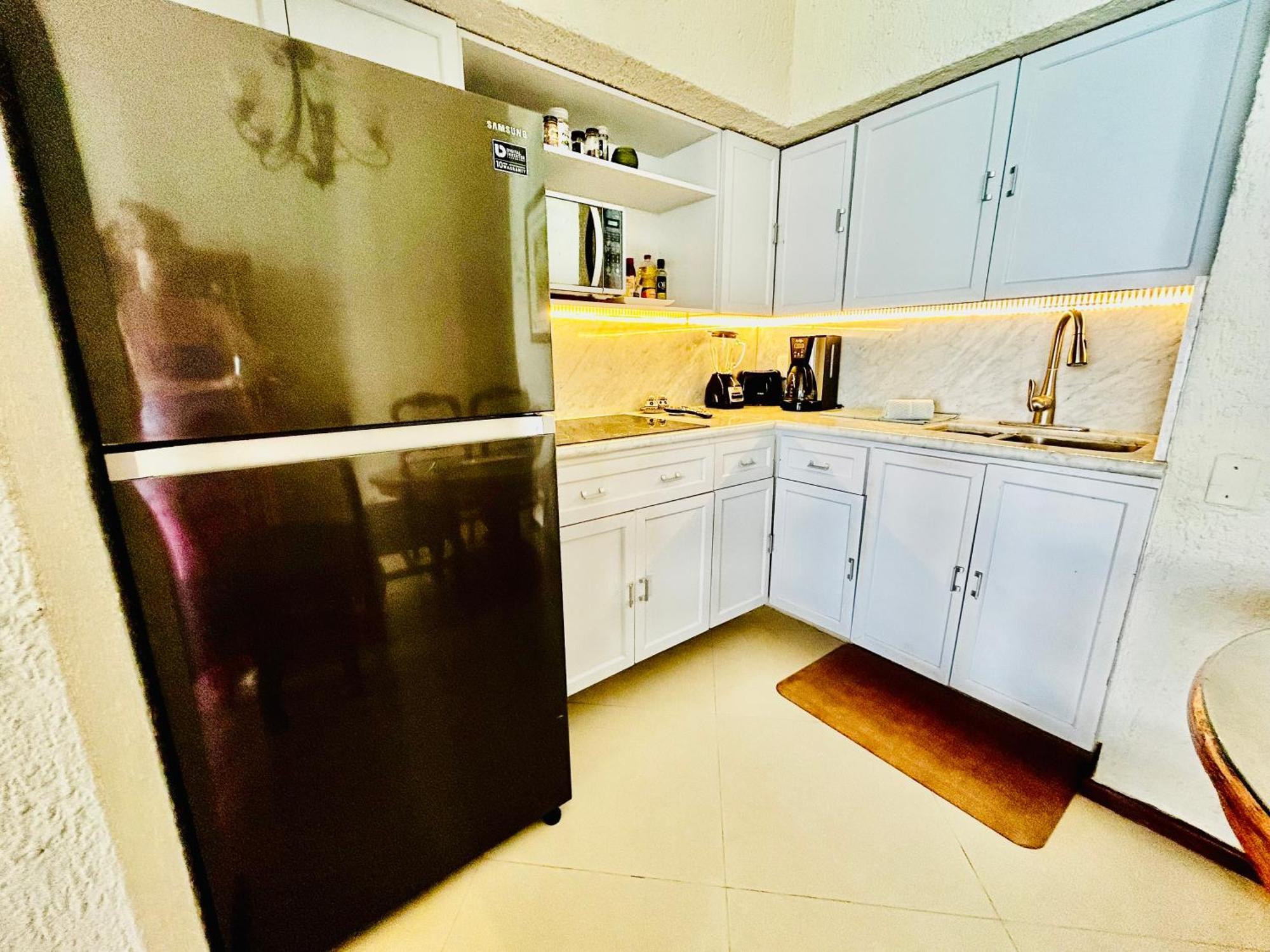 Solymar Beach Condos Канкун Екстериор снимка