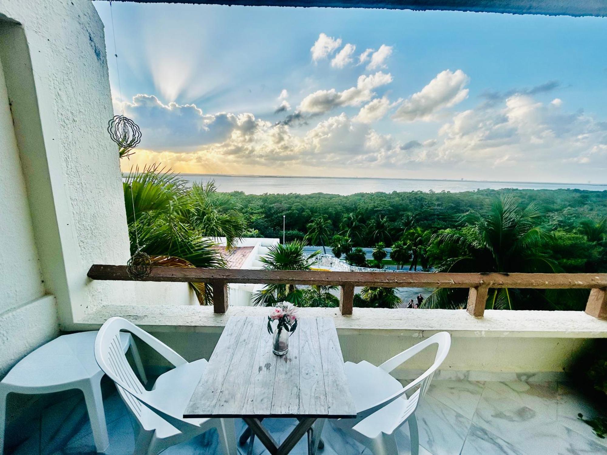 Solymar Beach Condos Канкун Екстериор снимка
